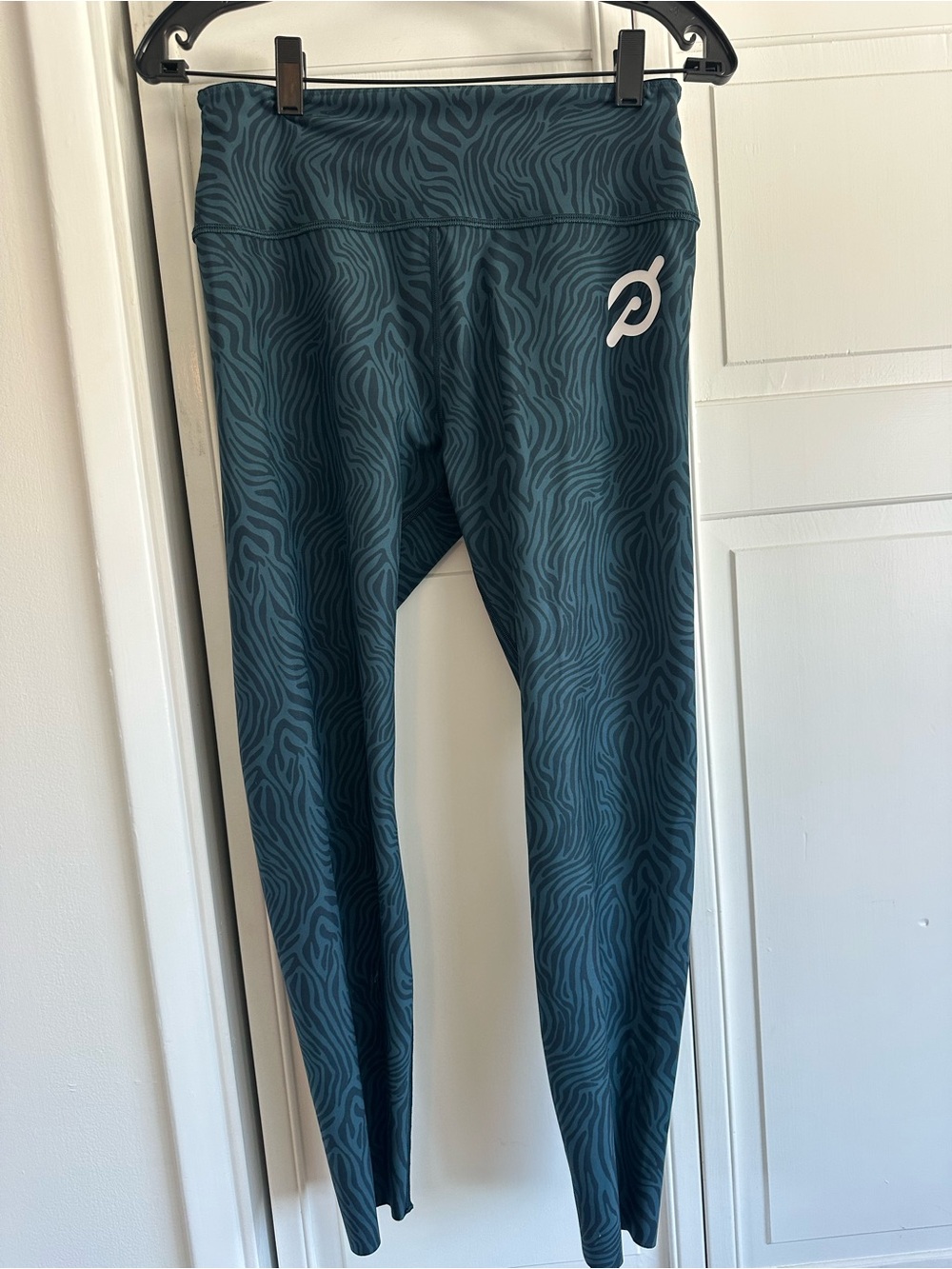 Peloton Women’s SM Teal / Dark Grey Reversible Capri Zebra-Print Leggings